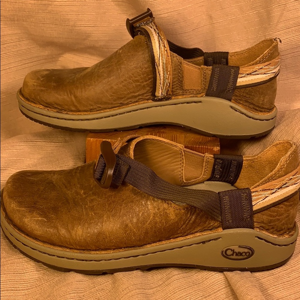 Chaco leather adjustable strap shoes in great cond
